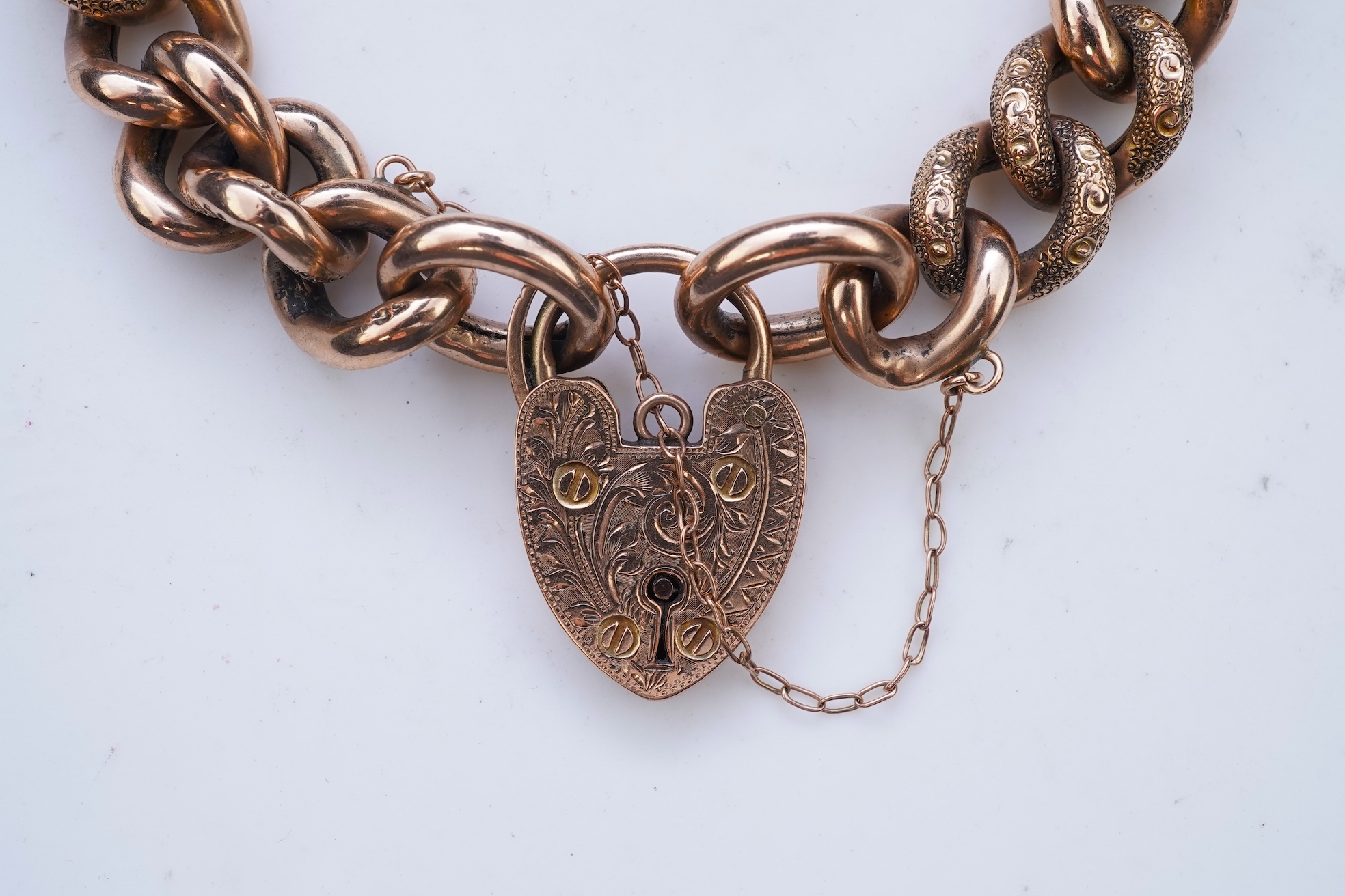 A Victorian gold bracelet, late 19th century